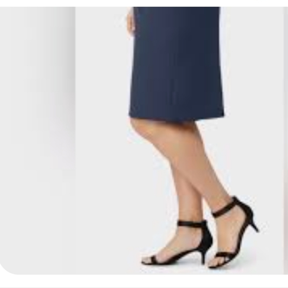 Jones New York Vintage 100 % Wool  Navy Midi Skirt. Size 14